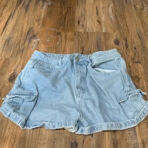 SHEIN light wash cargo Jean shorts women’s size 12